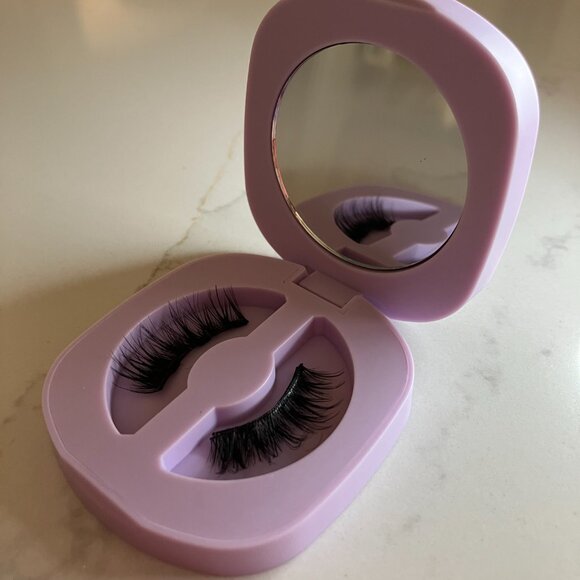 Magnetic Lashes and Lighted Magnifying Mirror - Picture 6 of 6